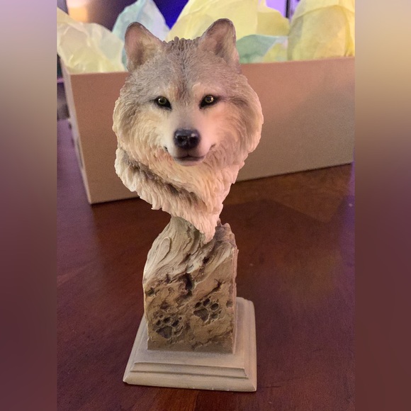Mill Creek Studios Art Signature Wolf #38230 Sculpture Figures - Picture 3 of 17